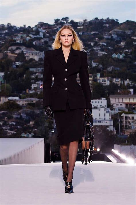 sfilata versace los angeles 2023|versace women's winter 2023.